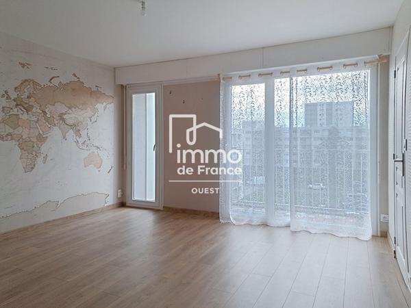 Un appartement T2,  49 m2 entièrement rénové avec charme et modernité.