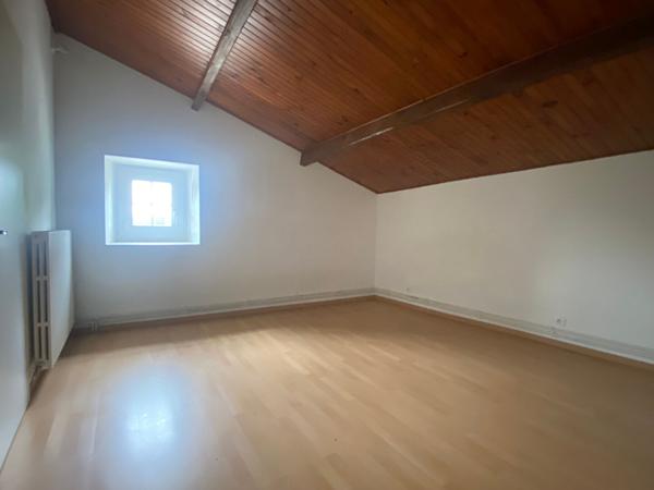 Maison Aigondigné 7 pièces 186m2