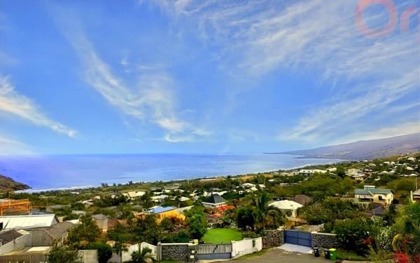 Maison à vendre    8 pièces • 182 m2 Saint-Leu