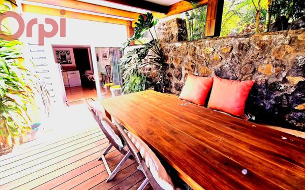 Maison à vendre    8 pièces • 182 m2 Saint-Leu