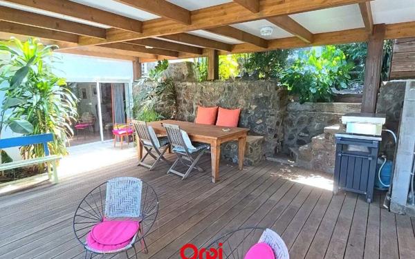 Maison à vendre    8 pièces • 182 m2 Saint-Leu