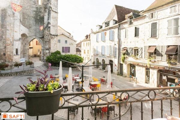 Batisse avec appartement et local commercial