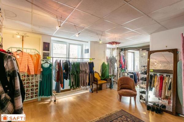 Batisse avec appartement et local commercial