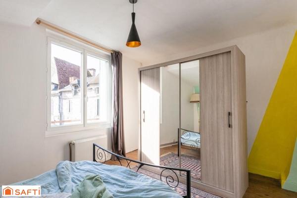 Batisse avec appartement et local commercial