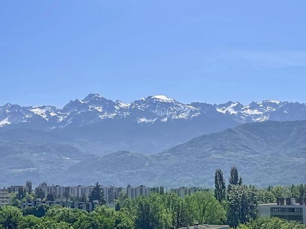 Dernier étage, vue exceptionnelle sur les massifs