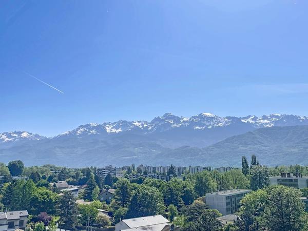 Dernier étage, vue exceptionnelle sur les massifs