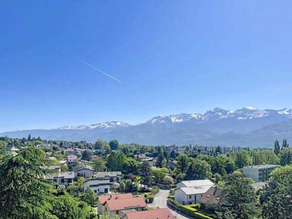 Dernier étage, vue exceptionnelle sur les massifs