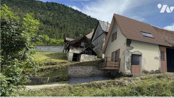 Ancienne grange à rénover de 35 m² au sol environ  possible 2 niveaux avec stationnement 