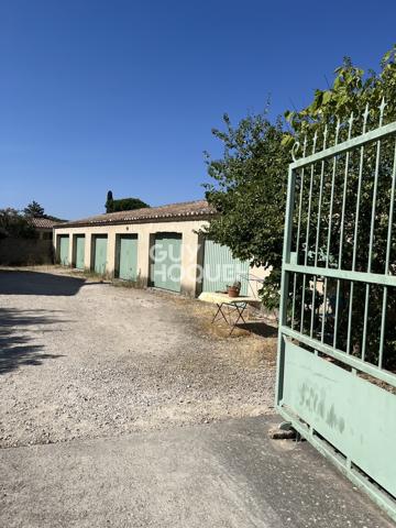 Maison avec jardin et garage ? Saint-Étienne-du-Grès