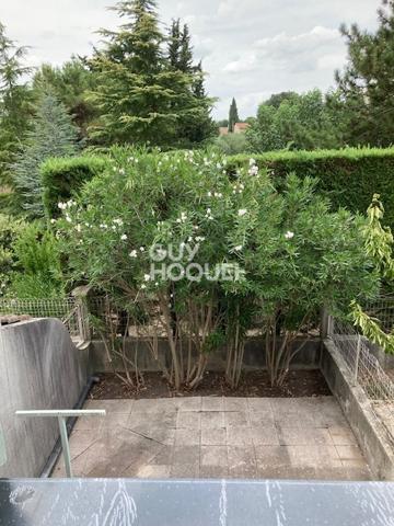 Maison avec jardin et garage ? Saint-Étienne-du-Grès