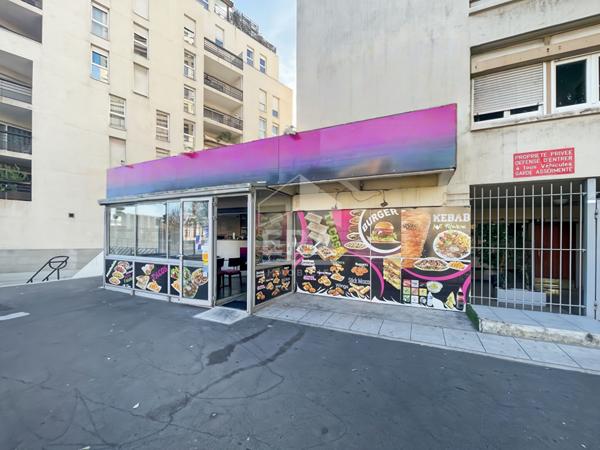 Local commercial 70 m2 + annexe 41 m2 - Opportunité Marseille 8eme
