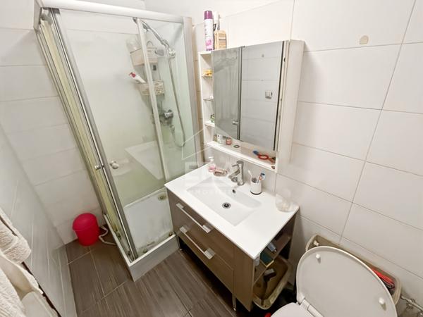 Local commercial 70 m2 + annexe 41 m2 - Opportunité Marseille 8eme