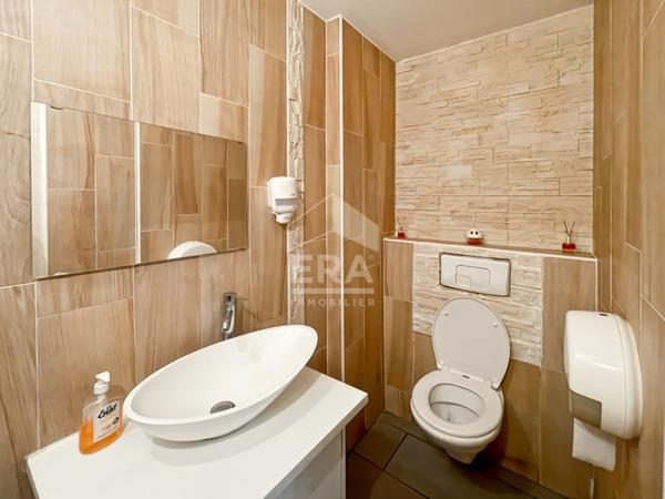 Local commercial 70 m2 + annexe 41 m2 - Opportunité Marseille 8eme