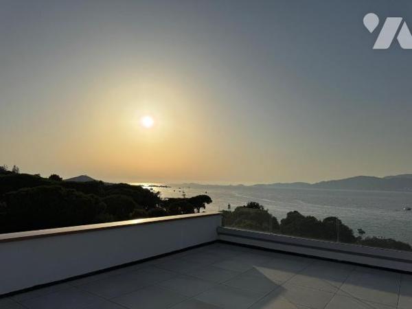 À VENDRE : PIETROCELLA - ROOFTOP EXCEPTIONNEL AVEC VUE SUR LES ÎLES SANGUINAIRES

Découvrez c...