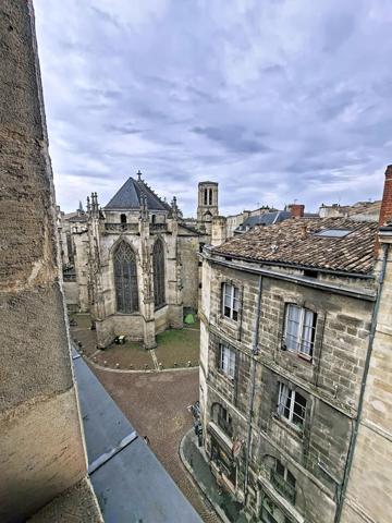 Appartement lumineux et bien situé au cœur de Saint-Pierre