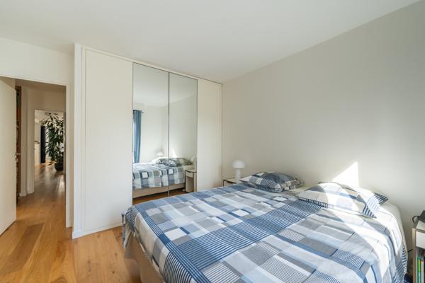 Élégant 3 pièces  totalement rénové, lumineux et au calme, avec loggias, parking & cave