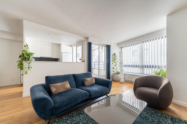 Élégant 3 pièces  totalement rénové, lumineux et au calme, avec loggias, parking & cave