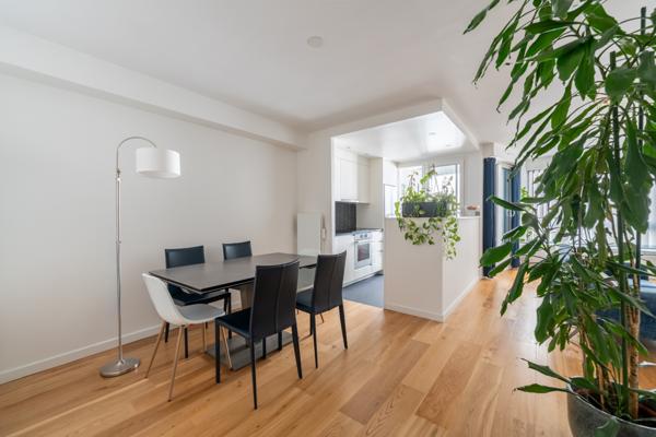 Élégant 3 pièces  totalement rénové, lumineux et au calme, avec loggias, parking & cave