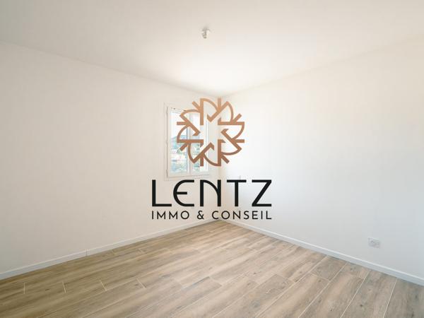 Dans quartier recherché, maison de 86,68 m² avec jardin et parkings