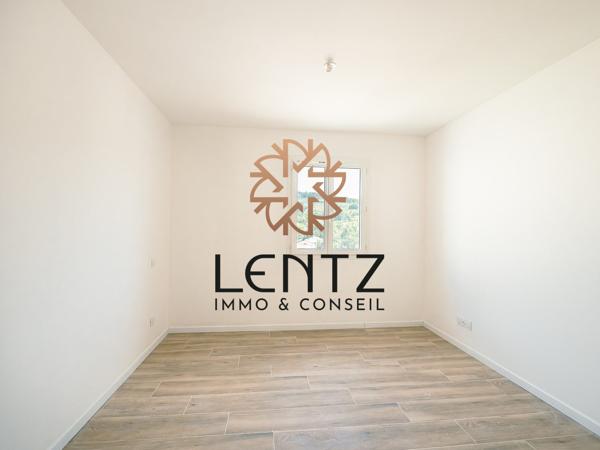 Dans quartier recherché, maison de 86,68 m² avec jardin et parkings