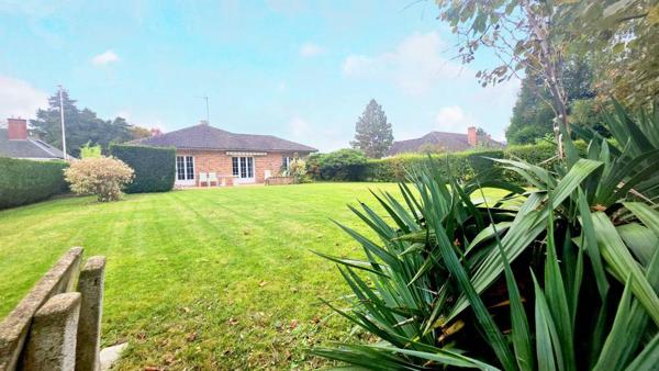 Beau PLAIN-PIED Individuel de 135 m2 à rafraîchir