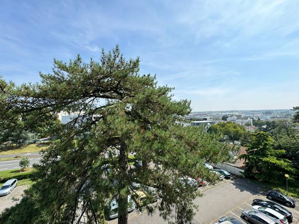 Appartement Nantes-53m2-2 CHAMBRES-ASCENSEUR-CAVE-STATIONNEMENT,  
Nantes 44100