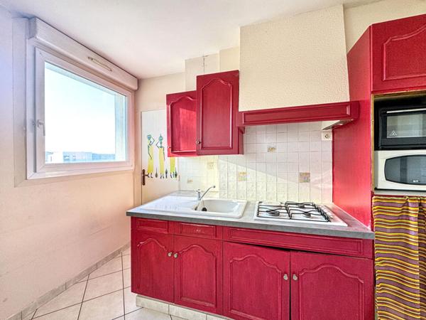 Appartement Nantes-53m2-2 CHAMBRES-ASCENSEUR-CAVE-STATIONNEMENT,  
Nantes 44100