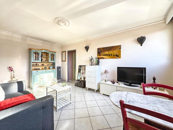 Appartement Nantes-53m2-2 CHAMBRES-ASCENSEUR-CAVE-STATIONNEMENT,  
Nantes 44100