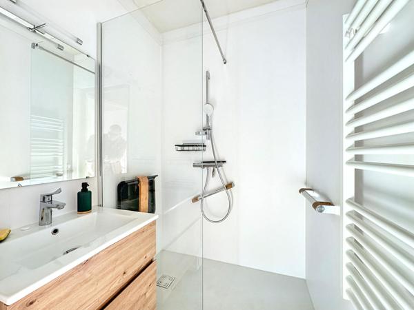 Appartement Nantes-53m2-2 CHAMBRES-ASCENSEUR-CAVE-STATIONNEMENT,  
Nantes 44100