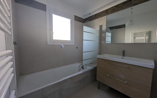 Appartement à louer    4 pièces •  Saint-Bonnet-du-Gard