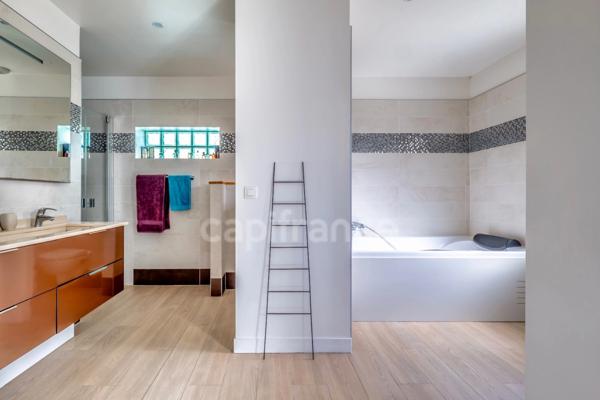 Maison à vendre P8 FONTENAY SOUS BOIS (94) au cœur des Rigollots, en limite de VINCENNES, 215 m² avec jardin arboré, terrasse et balcon