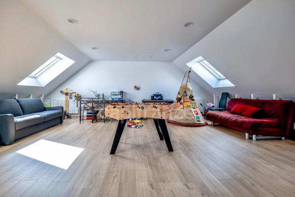Maison à vendre P8 FONTENAY SOUS BOIS (94) au cœur des Rigollots, en limite de VINCENNES, 215 m² avec jardin arboré, terrasse et balcon