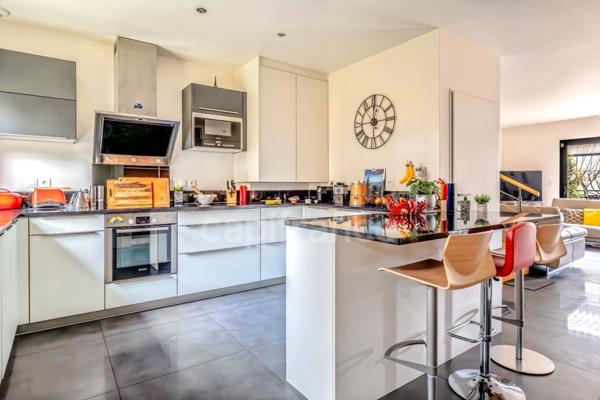 Maison à vendre P8 FONTENAY SOUS BOIS (94) au cœur des Rigollots, en limite de VINCENNES, 215 m² avec jardin arboré, terrasse et balcon