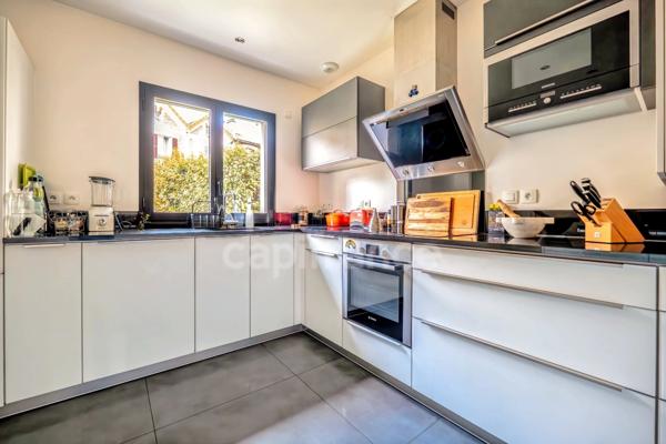 Maison à vendre P8 FONTENAY SOUS BOIS (94) au cœur des Rigollots, en limite de VINCENNES, 215 m² avec jardin arboré, terrasse et balcon