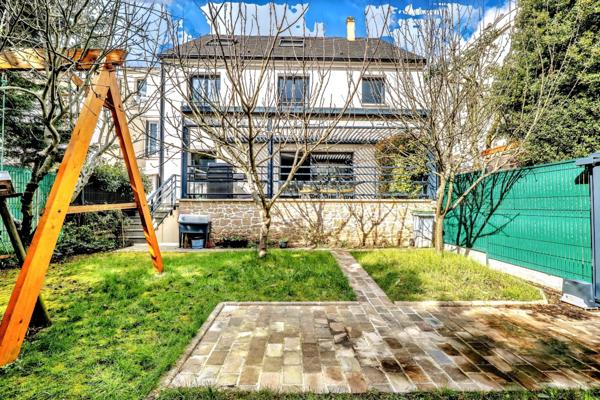 Maison à vendre P8 FONTENAY SOUS BOIS (94) au cœur des Rigollots, en limite de VINCENNES, 215 m² avec jardin arboré, terrasse et balcon