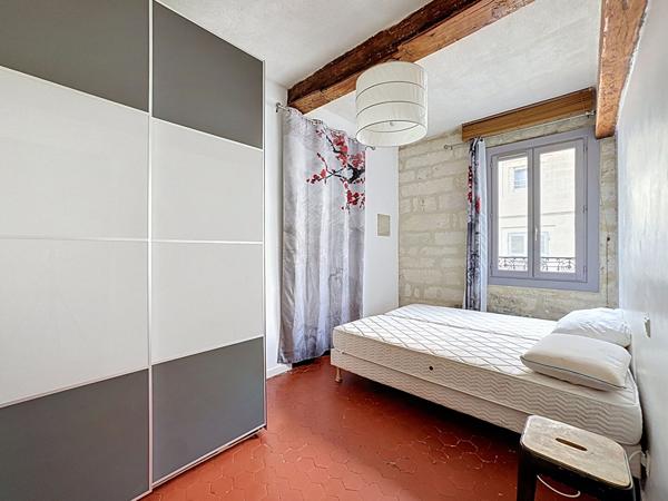 AVIGNON INTRA-MUROS - PLACE DU CHANGE - T4 MEUBLÉ DE 92 M²