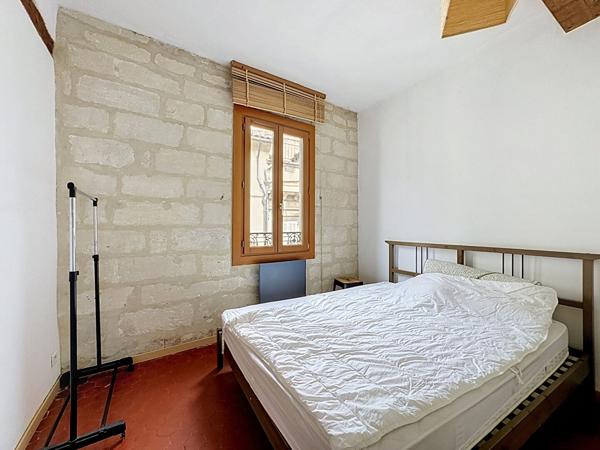 AVIGNON INTRA-MUROS - PLACE DU CHANGE - T4 MEUBLÉ DE 92 M²