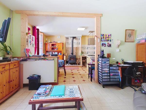 SPACIEUSE MAISON DE VILLAGE EN PIERRE, RÉNOVÉE
