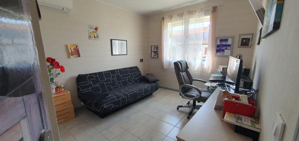 Maison individuelle en très bon état avec T1 et parking camping-car