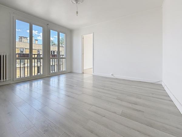 RÉSIDENCE PIERREFITTE – Appartement F3 de 55.05 m² AU DERNIER ÉTAGE – CALME ET VERDURE