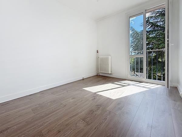 RÉSIDENCE PIERREFITTE – Appartement F3 de 55.05 m² AU DERNIER ÉTAGE – CALME ET VERDURE