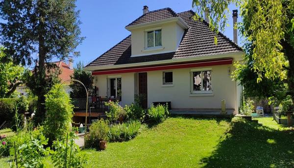 Maison
         6 pièces
        - 149 m² 422 000 € *