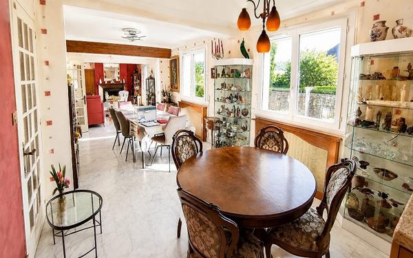 Maison
         6 pièces
        - 149 m² 422 000 € *