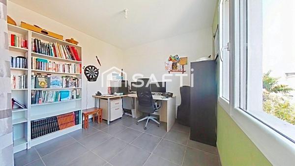 Maison familiale 4 chambres dont une suite parentale- 3 faces- garage- quartier des "Meravelles"