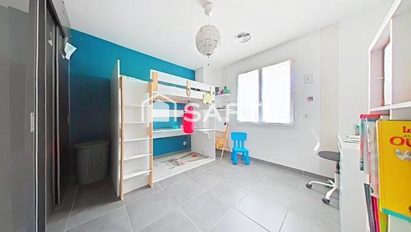 Maison familiale 4 chambres dont une suite parentale- 3 faces- garage- quartier des "Meravelles"