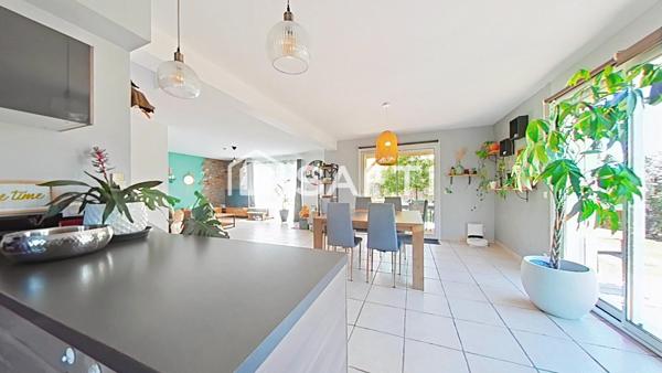 Maison familiale 4 chambres dont une suite parentale- 3 faces- garage- quartier des "Meravelles"