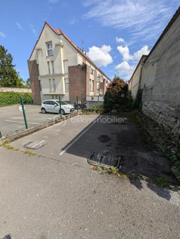 🚗⚡ À VENDRE, PLACE DE PARKING AVEC POSSIBILITÉ DE BORNE DE RECHARGE ÉLECTRIQUE, SECTEUR RUE SAINT-HONORÉ ⚡🚗

Située rue du Tour de Ville, secteur rue Saint-Honoré, place de parking de 20 m² à vendre

📏 Dimensions :
• Largeur : 3,10 m
• Longueur : 6,60 m

✅ Possibilité d’acquérir une ou deux places côte à côte.

⚡ Installation de borne de recharge pour véhicule électrique possible : accord déjà voté en Assemblée Générale de copropriété.

💶 Charges de copropriété : 78 €/an par place.

💰 Prix : 11 500 € FAI la place.


📩 Pour plus d’informations, merci de me contacter.