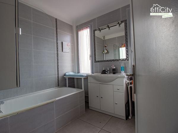 Appartement
         3 pièces
        - 55 m² Exclusivité 199 000 € *