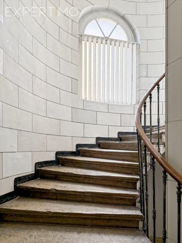 Lunel (34400) IMMEUBLE D'ENVIRON 535 m2 en R+2