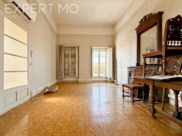 Lunel (34400) IMMEUBLE D'ENVIRON 535 m2 en R+2